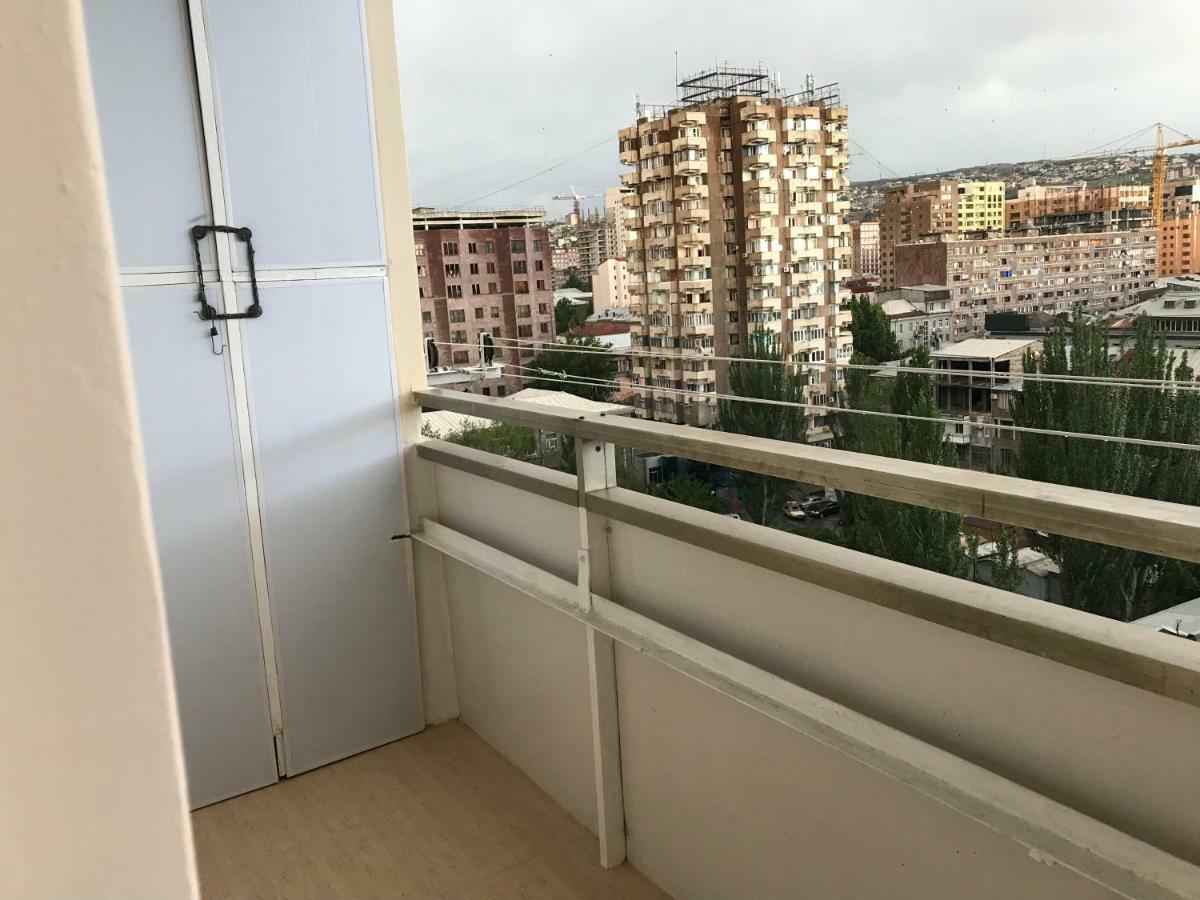33 Martiros Saryan Street Apartamento Erevan Exterior foto