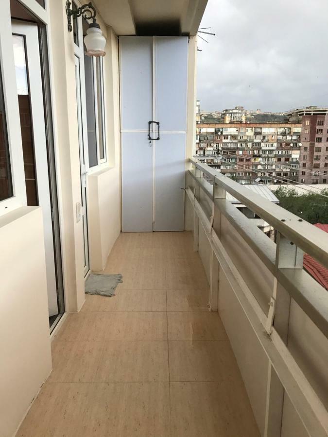 33 Martiros Saryan Street Apartamento Erevan Exterior foto